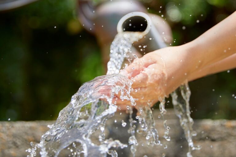 suministro de agua